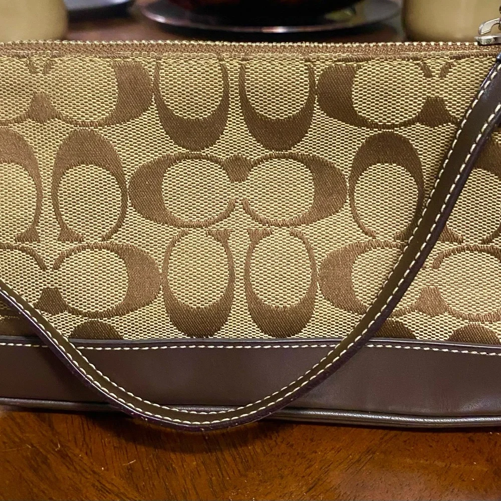Coach * EUC - Signature Demi Bag * ﻿9"L× 5"H × 2"D - Picture 2 of 6